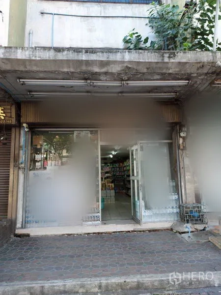 Retail Space for rent in Bang Na, Bangkok - Streetfront shophouse exterior with wide sliding glass doors, clear storefront and signage space on a pedestrian walkway.