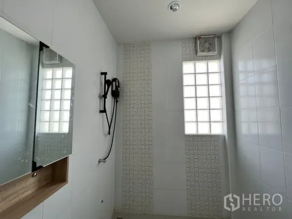 Home Office for rent in Watthana, Bangkok - Contemporary bathroom with glass-block window, tiled walls and handheld shower.