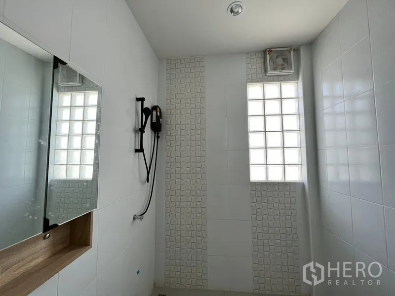 Home Office for rent in Watthana, Bangkok - Contemporary bathroom with glass-block window, tiled walls and handheld shower.