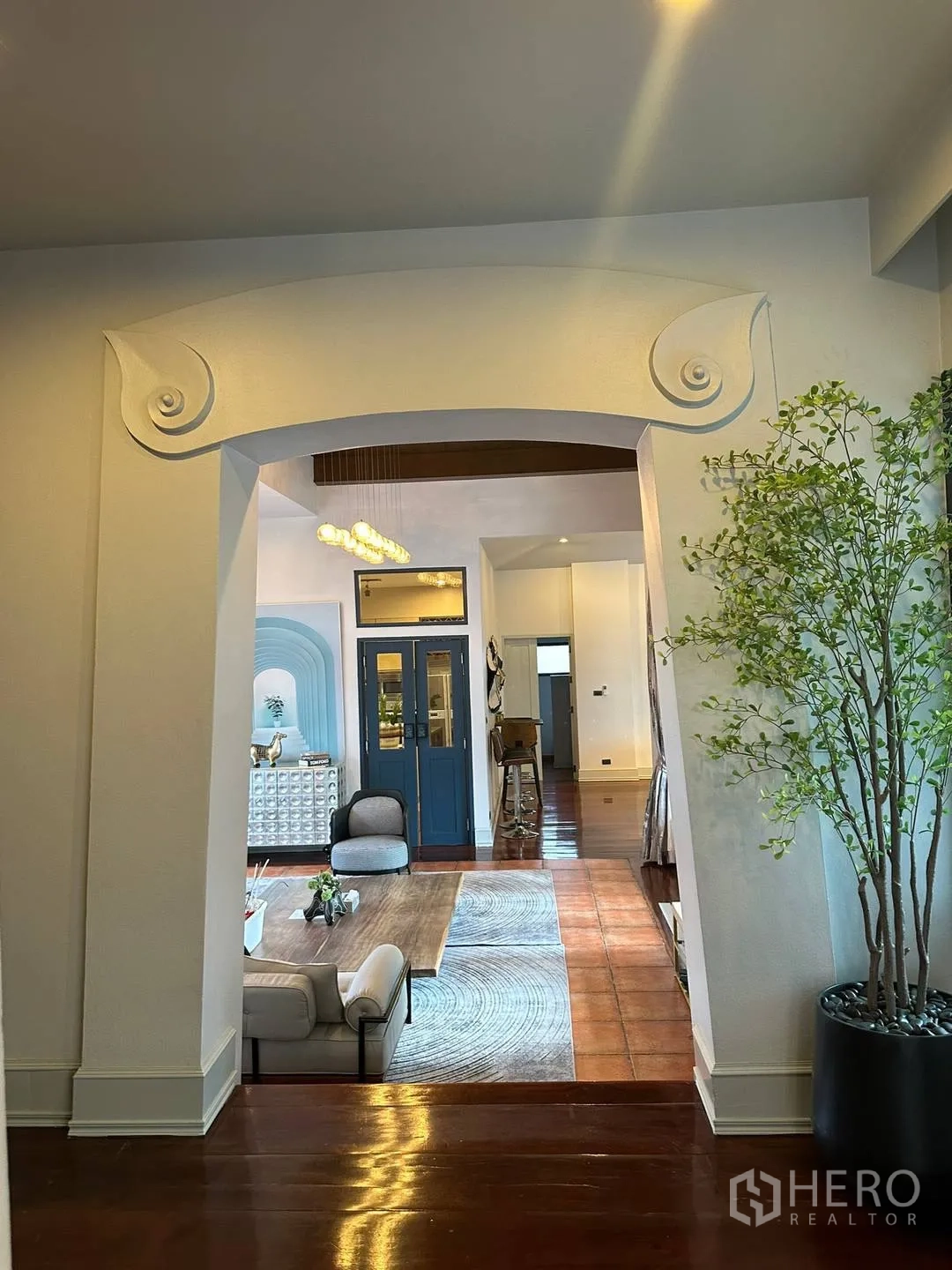Detached House for rent in Watthana, Bangkok - Decorative archway leading to a living area with rugs and blue accent doors.