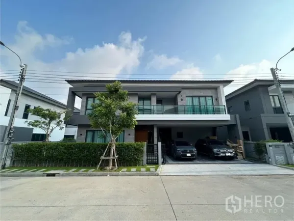 Detached House for rent - Modern two-storey detached house with double carport and balcony in Bang Phli, Samut Prakan.