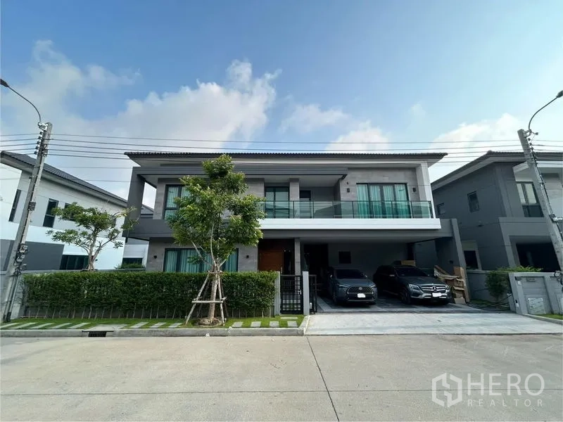 Detached House for rent - Modern two-storey detached house with double carport and balcony in Bang Phli, Samut Prakan.