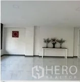 Home Office for rent in Wang Thonglang, Bangkok - Minimalist open plan room with decorative console table and wall art.