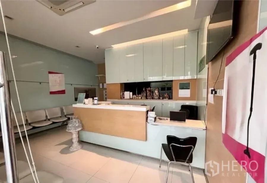 Home Office for rent in Watthana, Bangkok - Reception counter and waiting seats in a clean, glass-walled lobby.