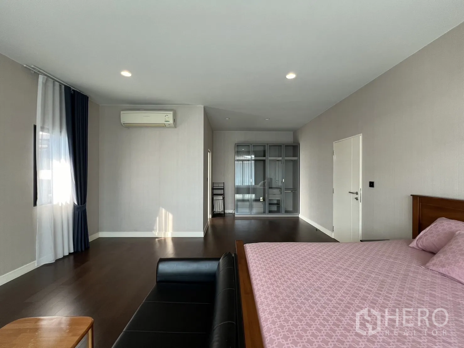 Detached House for rent or sale in Bang Kapi, Bangkok - Master bedroom showing wardrobe area, windows and seating.