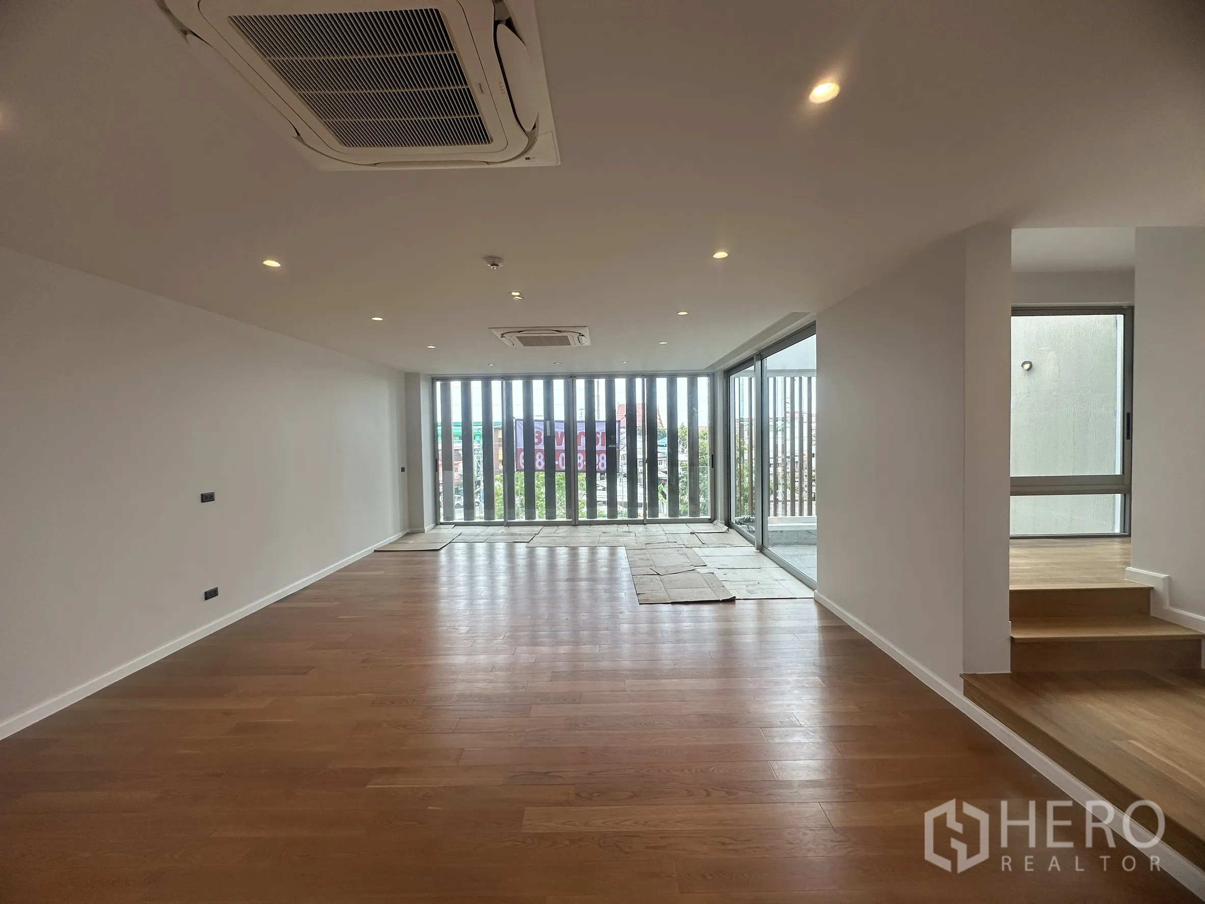 Property Image #11 for property HRE00649
