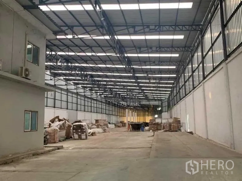 Factory for rent in Nakhon Pathom - Factory hall with internal office block and bright roof panels for daylight.