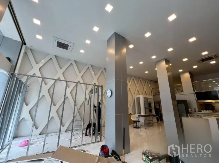 Retail Space for rent in Watthana, Bangkok - Open-plan shop floor under light renovation with decorative diamond wall panels and downlights.