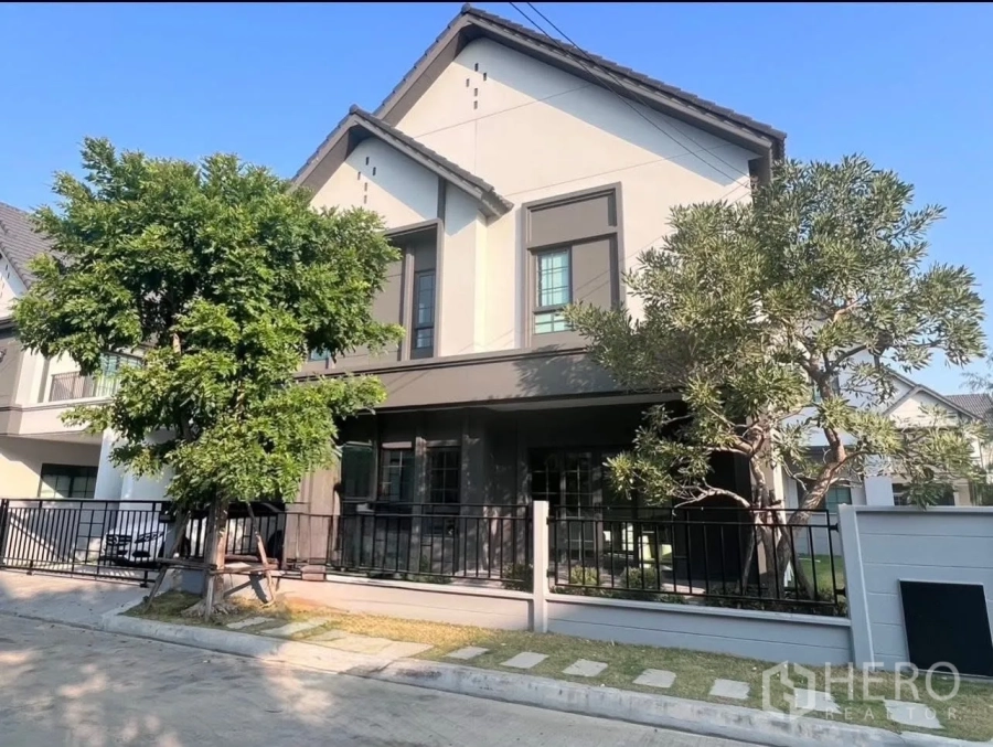 Detached House for rent in Bang Phli, Samut Prakan - Modern two-storey detached house exterior with pitched roof, fenced yard and mature trees.