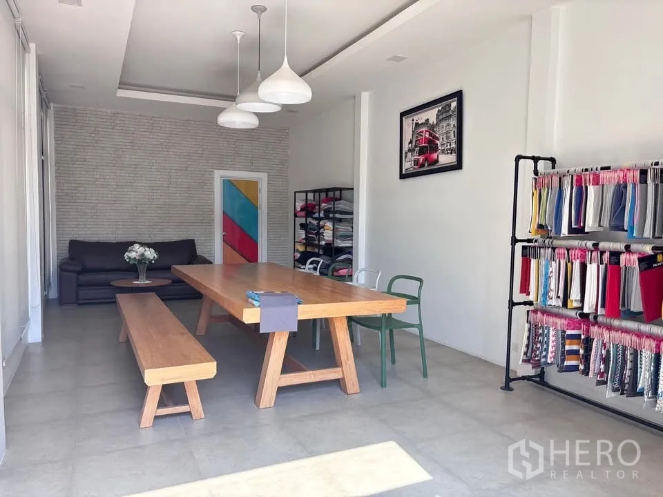 Factory for sale in Krathum Baen, Samut Sakhon - Showroom or meeting room with a long wooden table and fabric display racks.