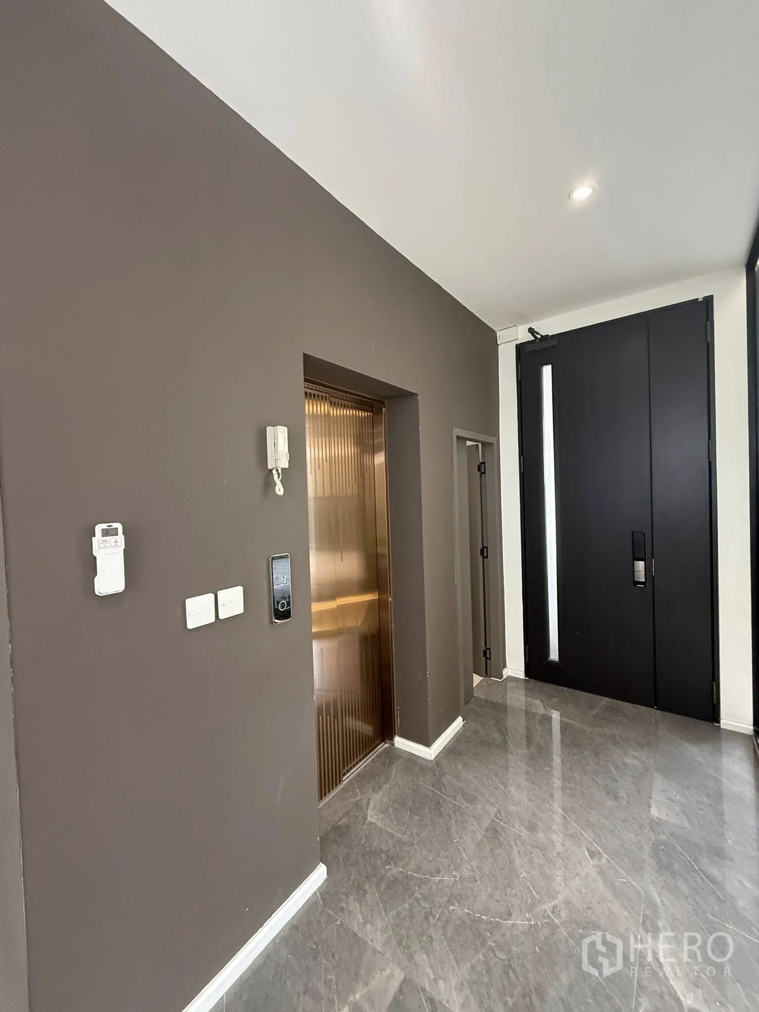 Home Office for rent or sale in Lat Phrao, Bangkok - Ground-floor entry with tall black door, security keypad and private lift.