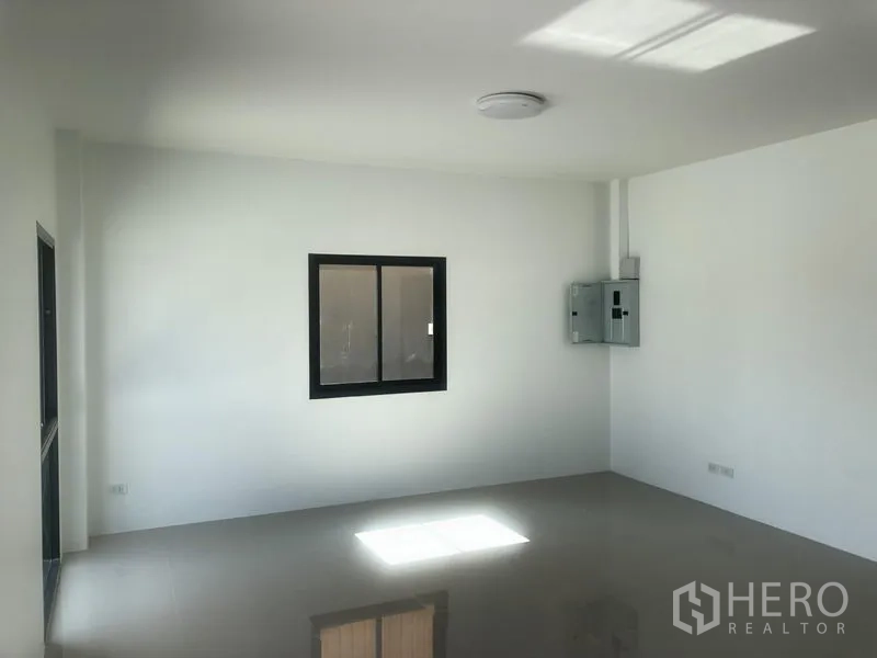 Factory for rent in Bang Yai, Nonthaburi - Another office space with a window and electrical panel inside the factory unit.