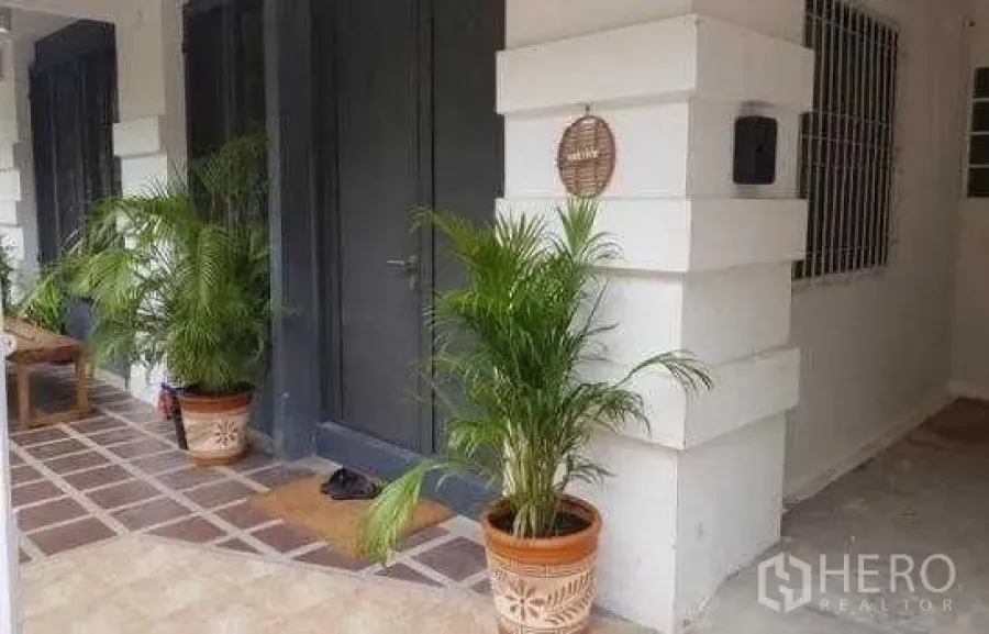 Featured image for For rent 4 Bedroom Townhouse in Khlong Tan Nuea, Watthana, Bangkok BTS Ekkamai