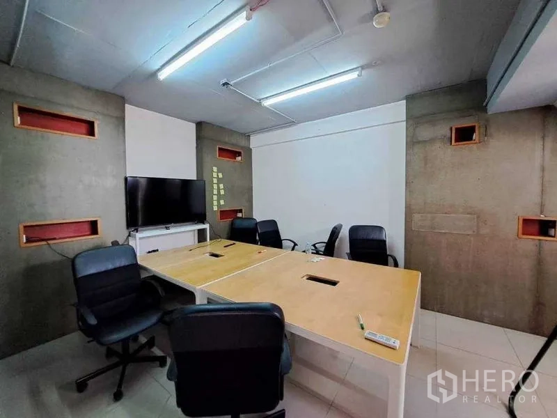 Retail Space for rent in Khlong Toei, Bangkok - Enclosed meeting room with desks, chairs and a wall-mounted TV.