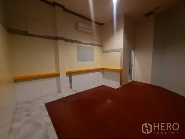 Retail Space for rent in Watthana, Bangkok - Air‑conditioned small room with wall counters, tiled floor and a red carpet inset.