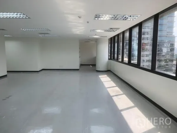 Office Space for rent in Bang Rak, Bangkok - Bright empty corner office with large windows and city views.