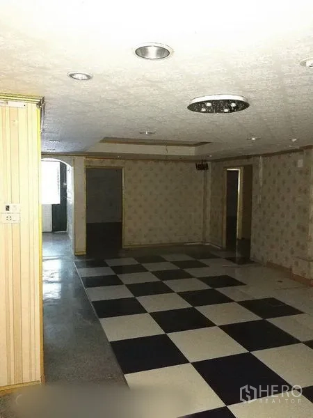 Retail Space for rent in Khlong Toei, Bangkok - Interior hall with black-and-white checkered floor tiles and recessed ceiling lights.