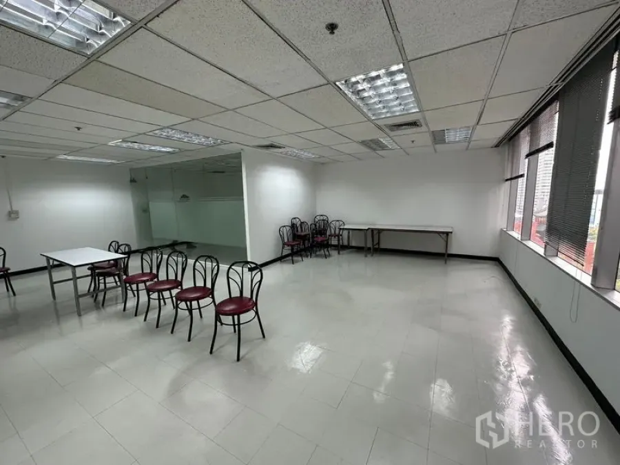 Office Space for rent in Chatuchak, Bangkok - Spacious open-plan workspace with tiled floors, glass-partitioned corner and chairs.