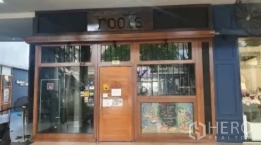 Retail Space for rent in Khlong Toei, Bangkok - Wood-framed storefront with glass windows and decorative signage.