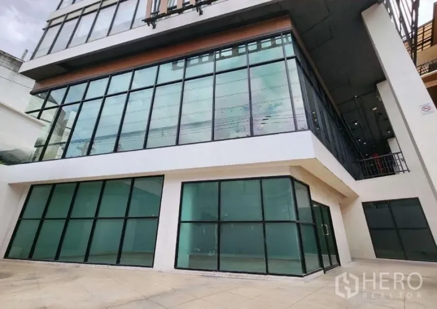 Retail Space for rent in Sathon, Bangkok - Another view of the building’s large glass facade and corner storefront glazing.