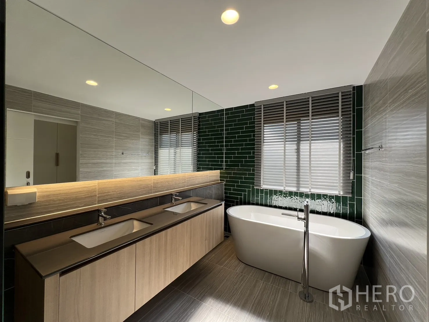Detached House for rent or sale in Bang Kapi, Bangkok - Master bathroom showing glass shower enclosure and modern fixtures.