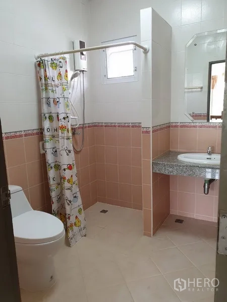 Detached House for rent in Khlong Toei, Bangkok - Bathroom with shower area, toilet, vanity and a small ventilation window.