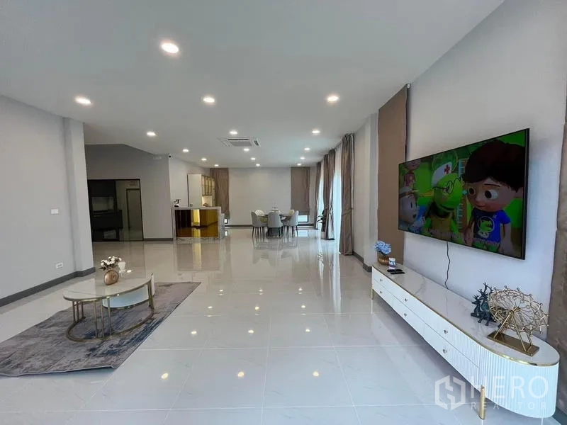 Detached House for rent - Spacious open-plan living and dining area with recessed lighting and TV feature wall.