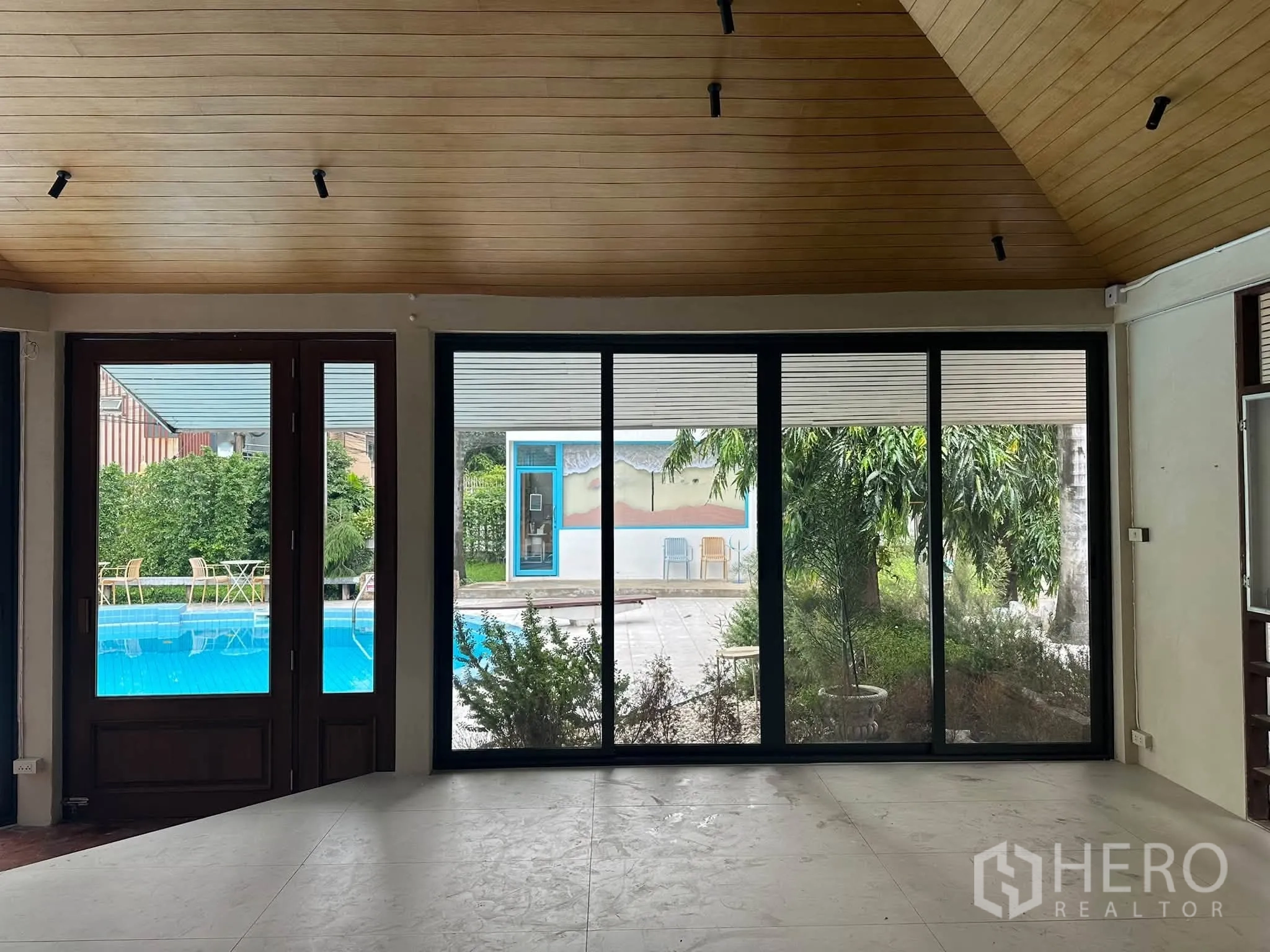 Retail Space for rent in Khlong Toei, Bangkok - Floor-to-ceiling sliding glass doors looking out to the pool and patio area.