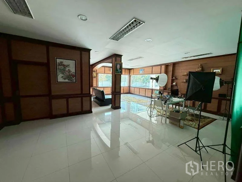 Warehouse for rent in Mueang Samut Prakan, Samut Prakan - Corner office with wood walls, large windows and workspace setup.