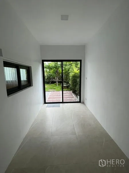 Townhouse for rent - Rear hall with sliding glass door opening to the garden patio.