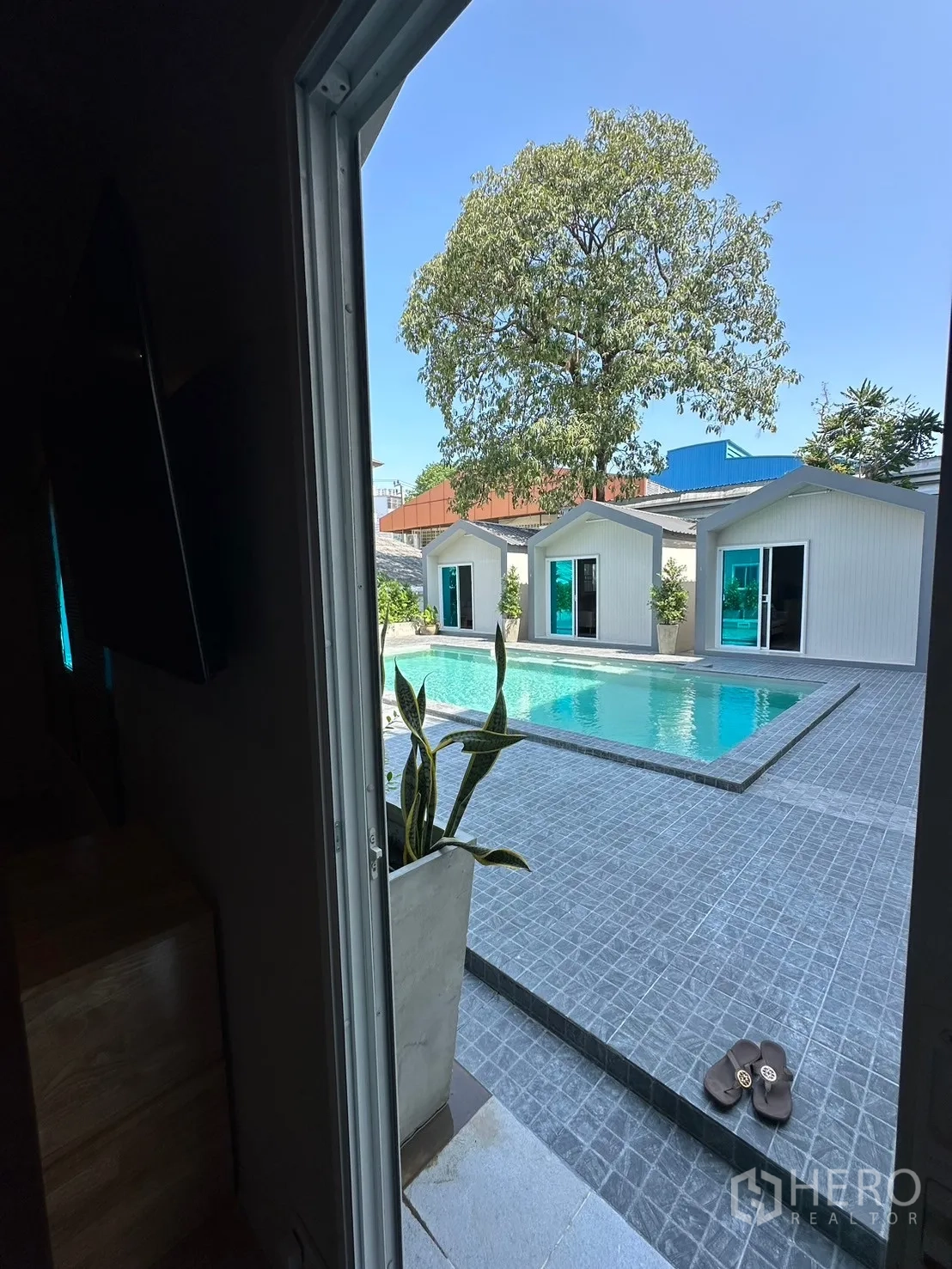 Home Office for rent in Suan Luang, Bangkok - View from room to private pool and poolside cabins.
