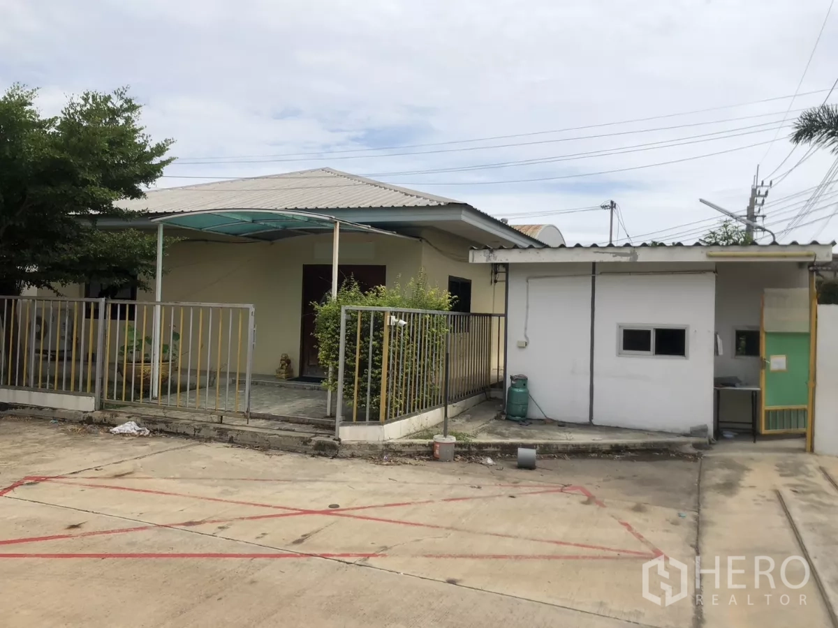 工厂 出租在Mueang Samut Prakan, Samut Prakan - 园区内小型办公室/门卫室带雨棚
