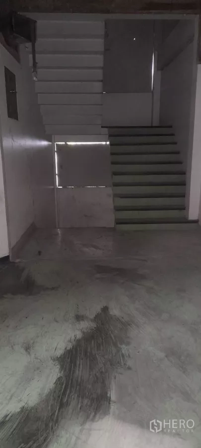 Retail Space for rent in Bang Na, Bangkok - Stairwell with twin flights connecting levels inside a bare commercial interior.