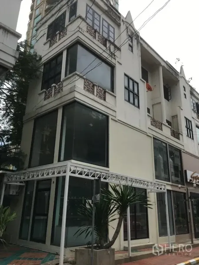 Featured image for For rent Retail Space 120 sqm in Khlong Toei Nuea, Watthana, Bangkok BTS Asok
