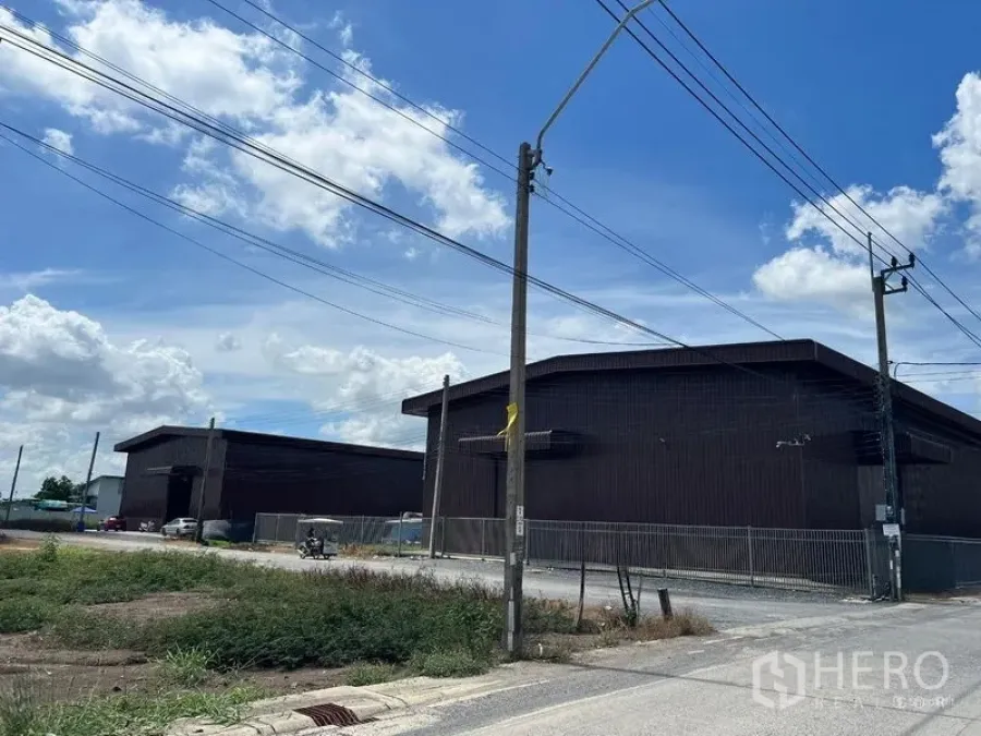 Warehouse for rent in Min Buri, Bangkok - Wide-angle view of the warehouse compound and street frontage within an industrial area.