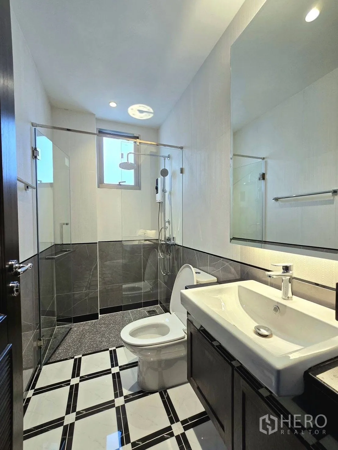 Property Image #16 for property HRE00297