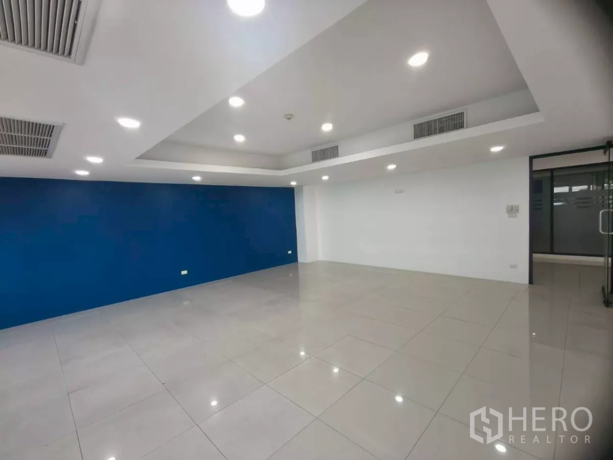 Office Space for rent in Chatuchak, Bangkok - Alternate angle of blue feature wall office with recessed lights and air vents