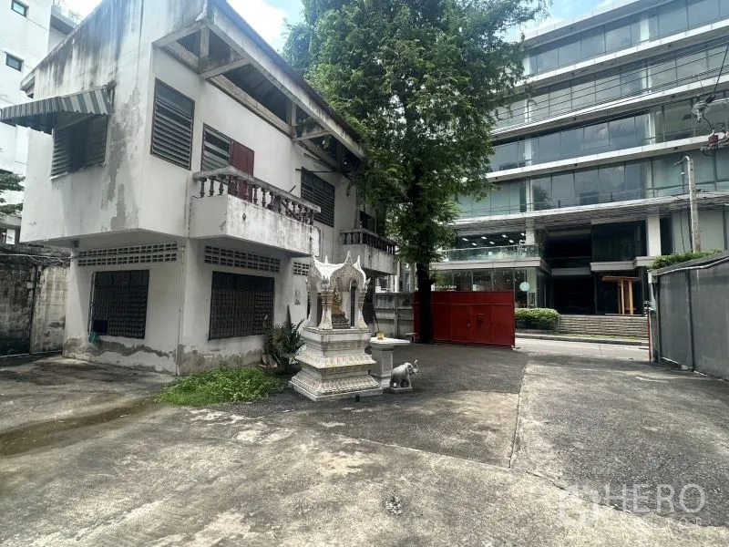 办公空间 出租 - 院内副楼，外侧可见现代写字楼