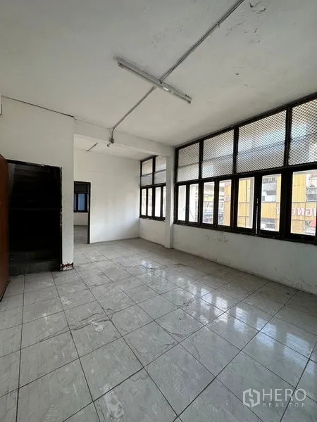 Shophouse for rent in Bang Na, Bangkok - Bright upper-level room with multiple windows overlooking the street.