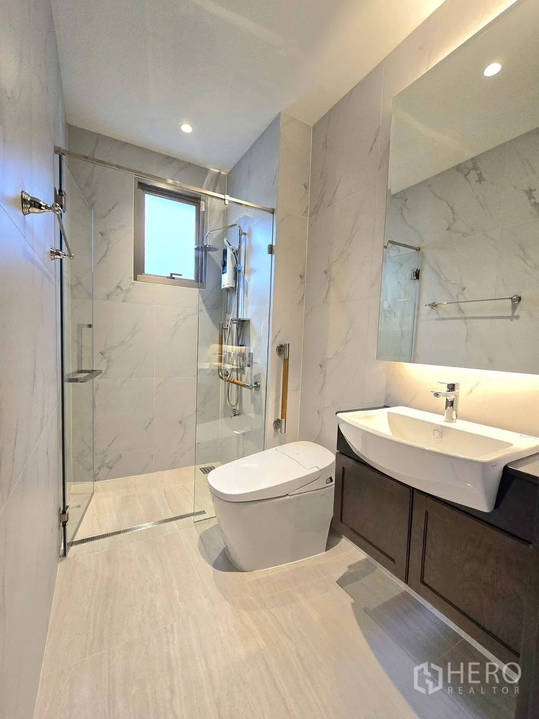 Property Image #15 for property HRE00297