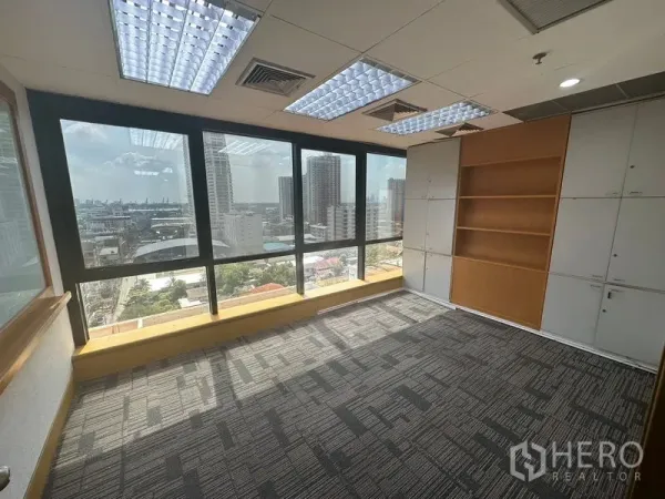 Office Space for rent in Khlong Toei, Bangkok - Corner office with floor-to-ceiling windows, built-in cabinets, and skyline views in Khlong Toei.