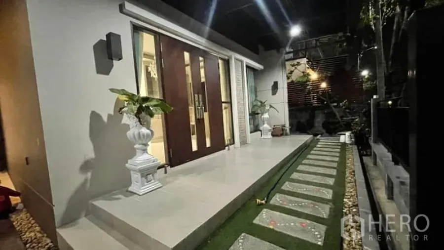 Featured image for For rent or sale 4 Bedroom Detached House in The City Pattanakarn in Prawet, Prawet, Bangkok