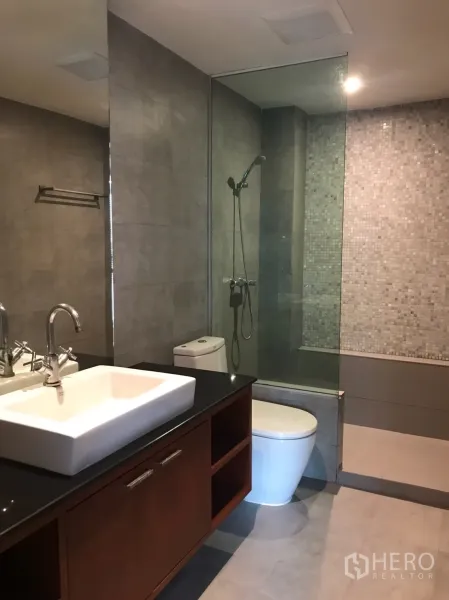 Home Office for rent in Watthana, Bangkok - Contemporary bathroom with glass-enclosed shower, large vanity and tiled finishes.