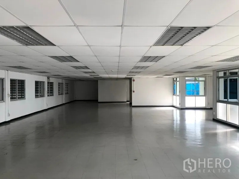 Factory for rent or sale in Bang Pa-in, Phra Nakhon Si Ayutthaya - Second open-plan office area with suspended ceiling and rows of windows.