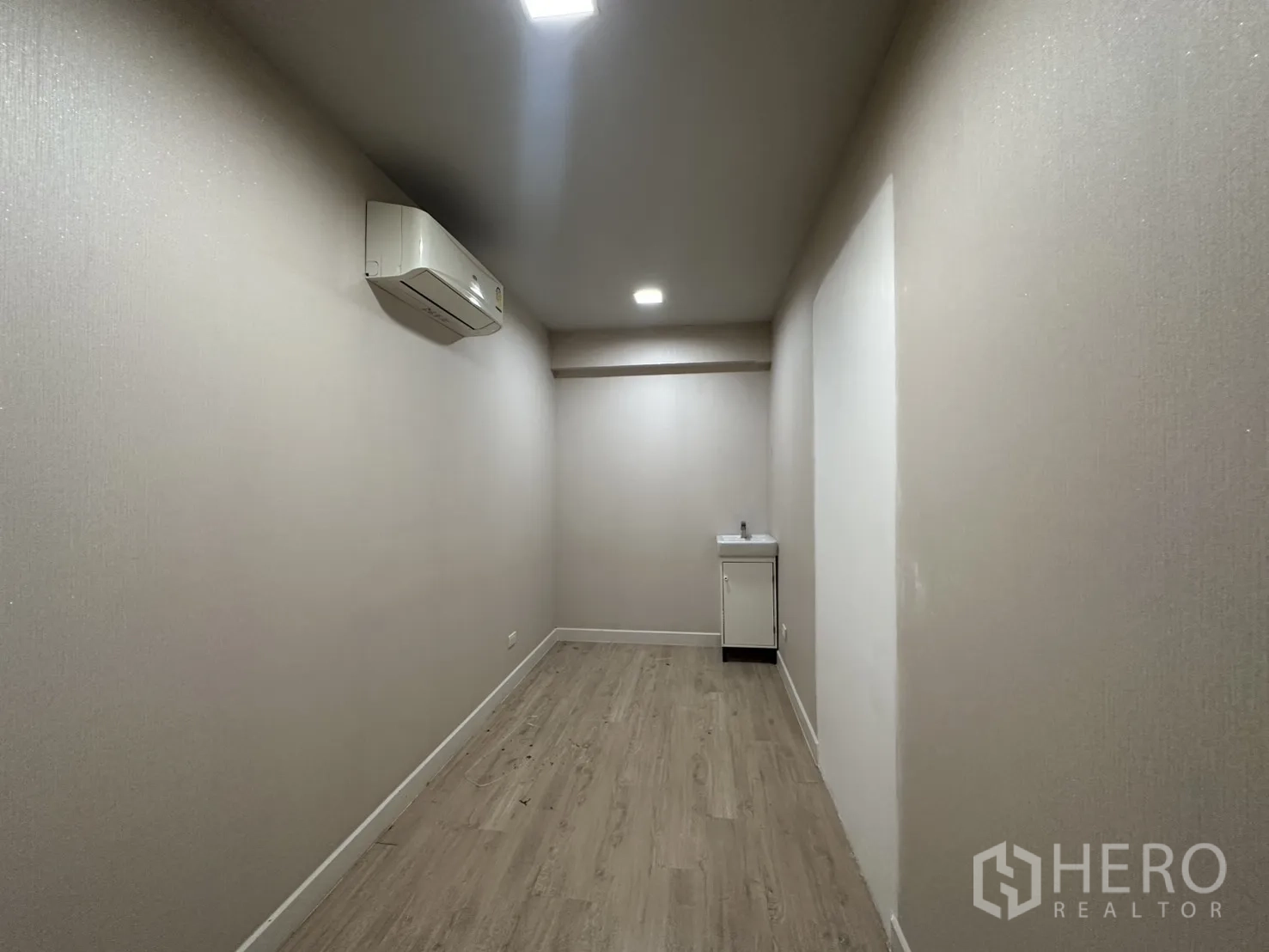 Property Image #6 for property HRE01478