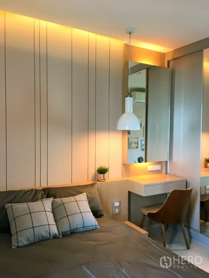 Condominium for rent in Khlong Toei, Bangkok - Cozy bedroom with warm lighting, built-in vanity and mirror in Khlong Toei condo near BTS Thonglor