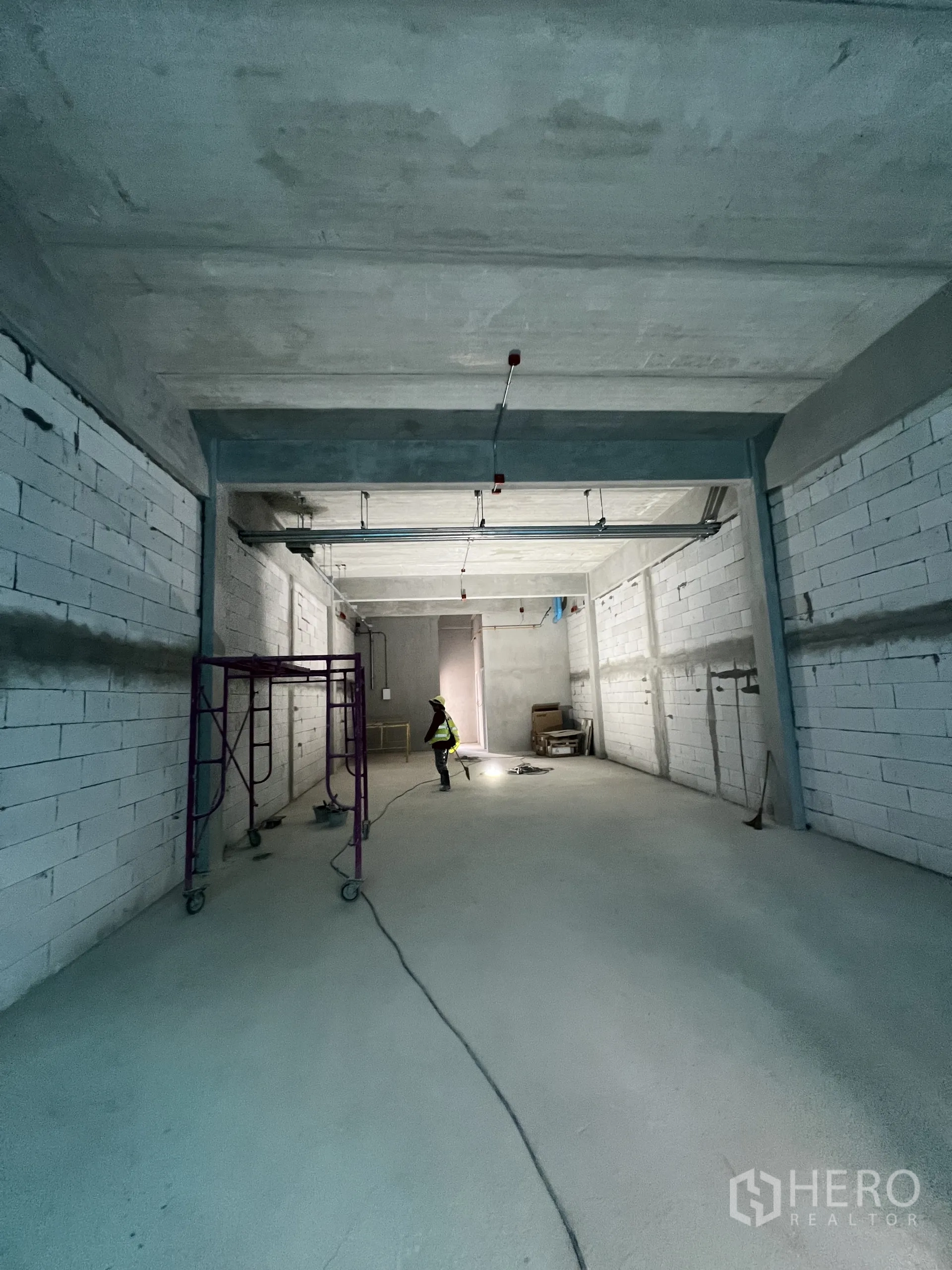 Retail Space for rent in Khlong Toei, Bangkok - Open retail interior looking toward the rear service area, unfinished concrete floor and walls.