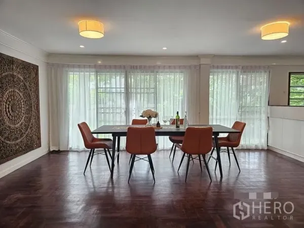 Detached House for rent - Dining room with full-height glass doors, parquet floor, and decorative wall art panel.