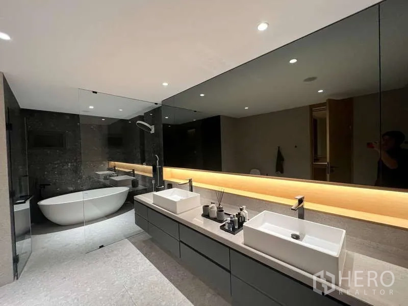 Detached House for rent or sale in Bang Kapi, Bangkok - Luxury bathroom with double vanity, backlit mirror, glass shower and soaking tub.