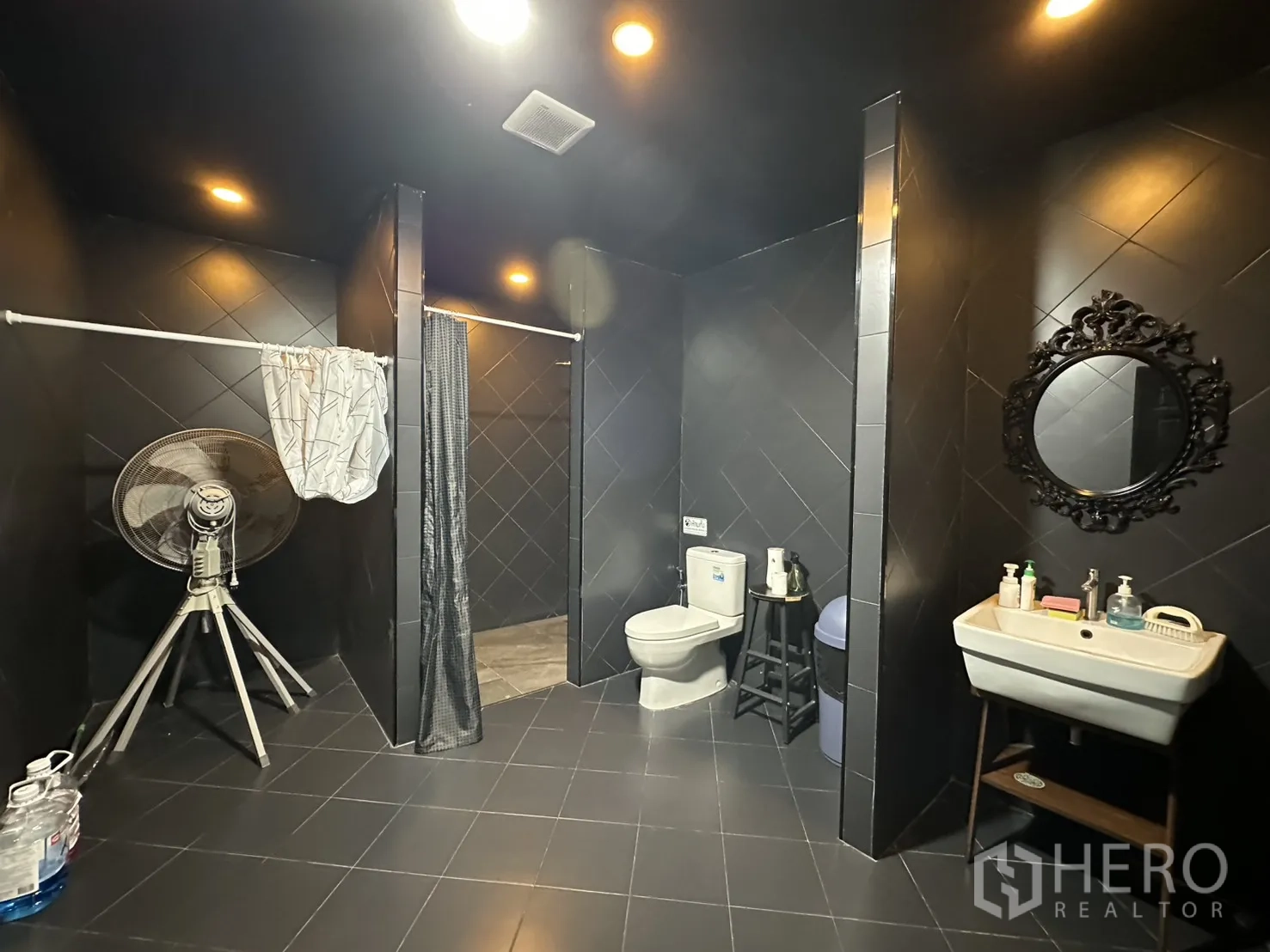 Warehouse for rent in Phra Khanong, Bangkok - Bathroom with toilet, sink, shower area, and tiled flooring.
